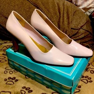 White pumps by Pierre Dumas size 10
